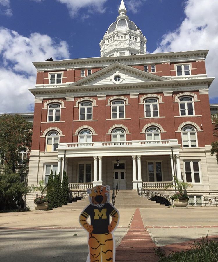 MizzouEdRecruit's tweet photo. What a beauty! #FlatTruman spending his day out by the beautiful Jesse Hall!! 🐯 #WhereWillHeGoNext @MizzouEducation https://t.co/EI4s027sYl