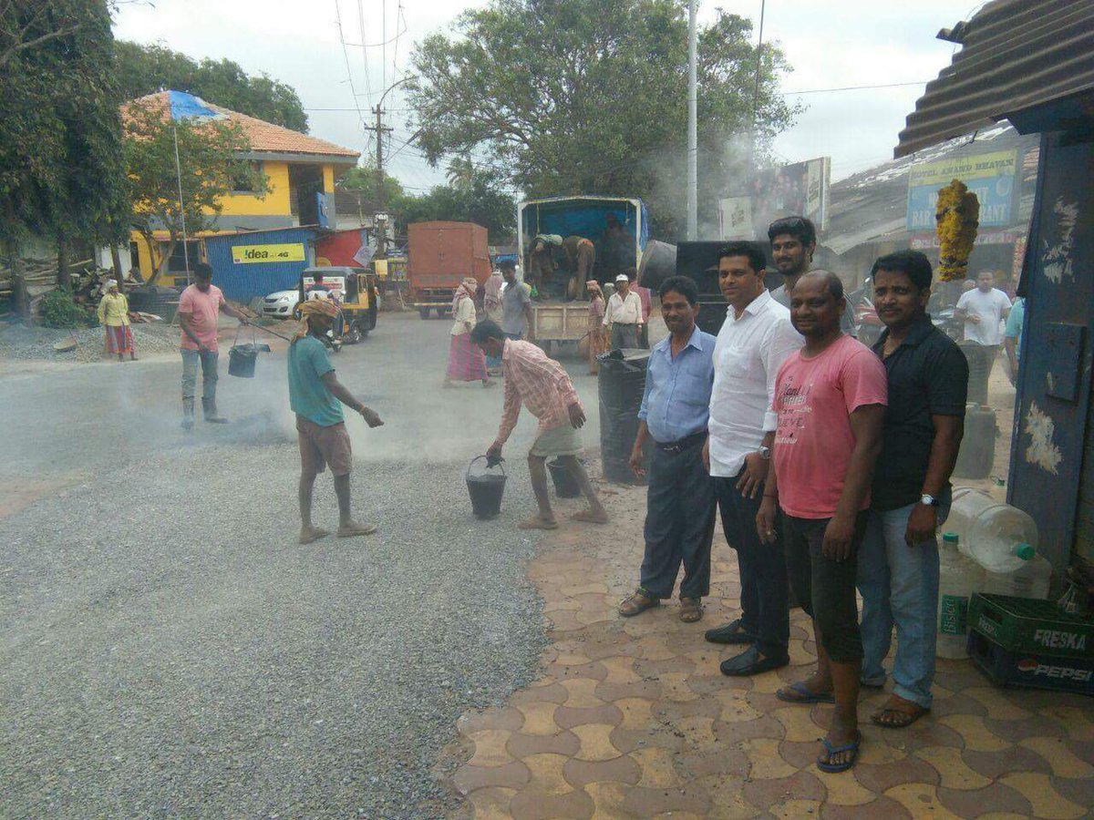 Jayeshvsal's tweet photo. Repair work of roads in progress. Fixed all potholes ridden roads in Betim. #BetimForward https://t.co/e2ZDFFtaIw