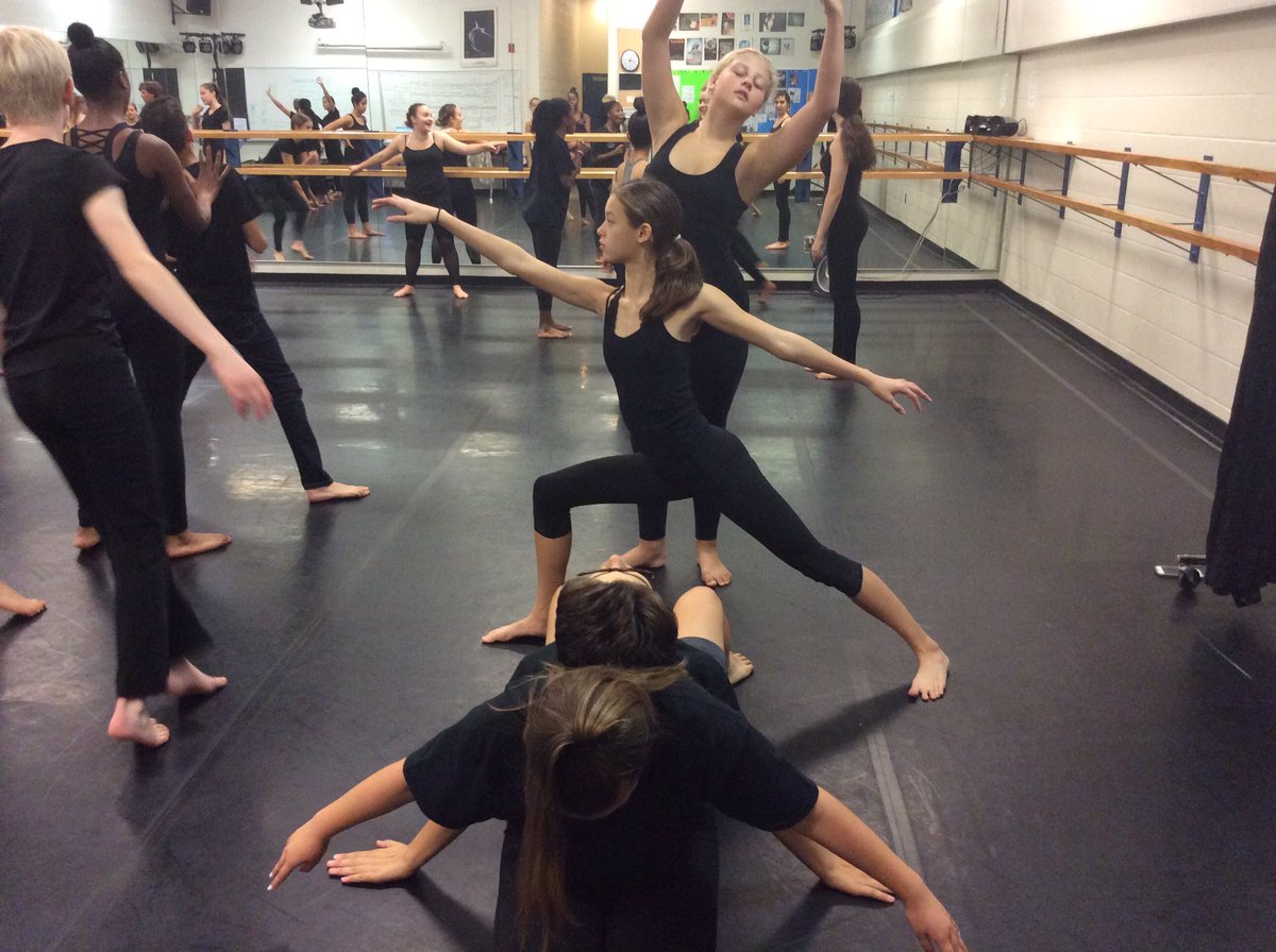 AMitchellpatkau's tweet photo. Nature compositions #grade9rapdance #mayfielddance #mayfield https://t.co/8NWepozRuY