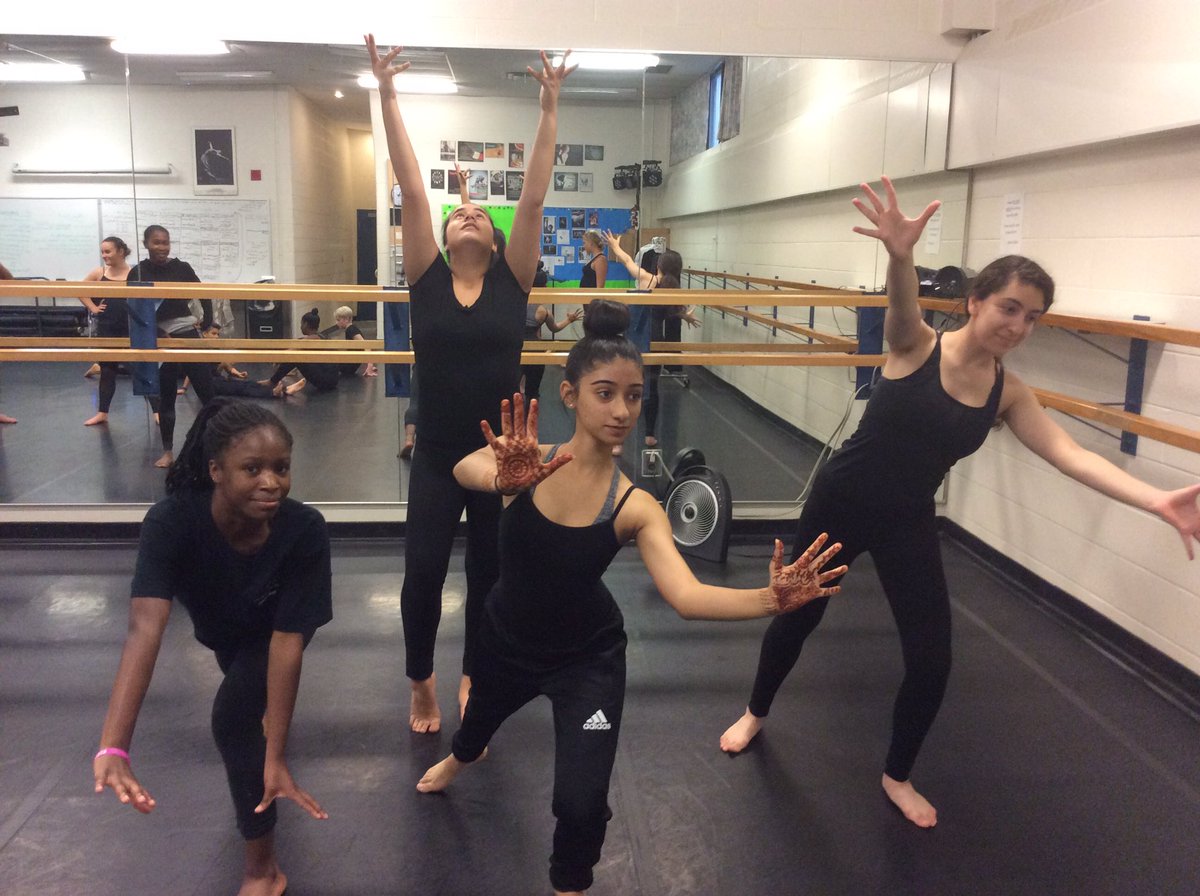 AMitchellpatkau's tweet photo. Nature compositions #grade9rapdance #mayfielddance #mayfield https://t.co/8NWepozRuY
