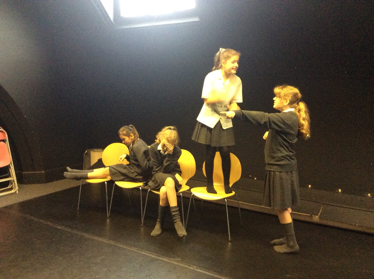 SHSDramaDance's tweet photo. Amazing #improvisation skills from @SHSYear7 students this morning! #charcterdevelopment
MissH https://t.co/Hpt3OM5Omi