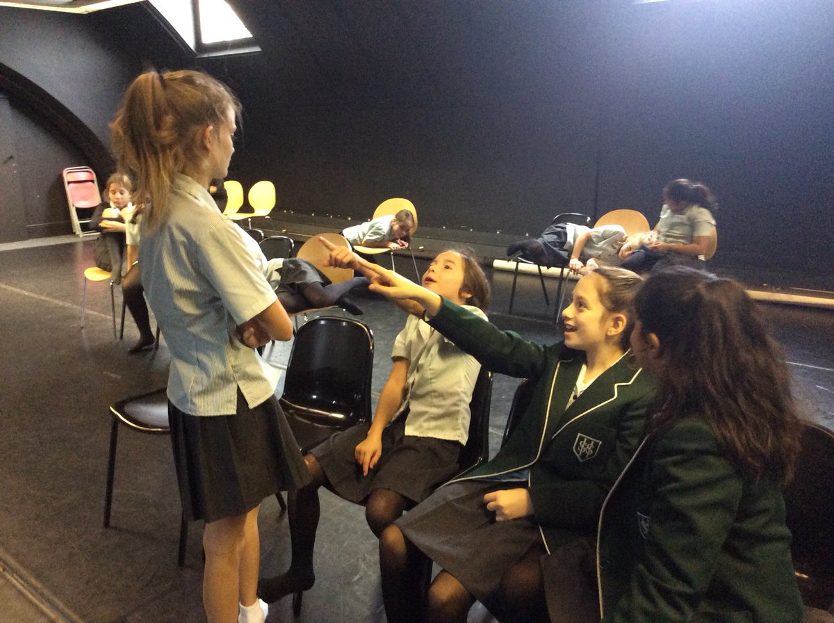 SHSDramaDance's tweet photo. Amazing #improvisation skills from @SHSYear7 students this morning! #charcterdevelopment
MissH https://t.co/Hpt3OM5Omi