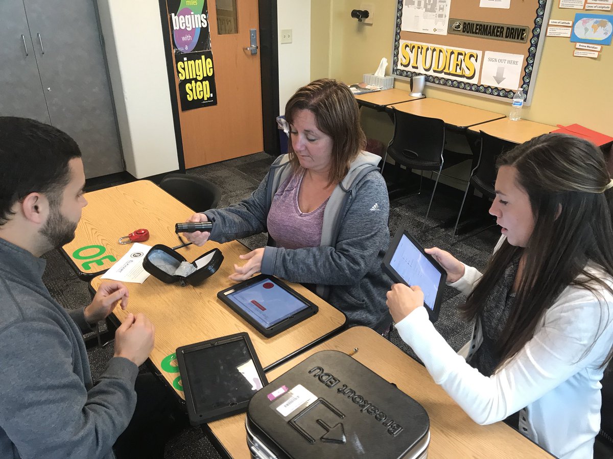 WesMolyneaux's tweet photo. #ICEIndiana attendees breaking out in order to access materials to build their own games! https://t.co/S3CLnkankI