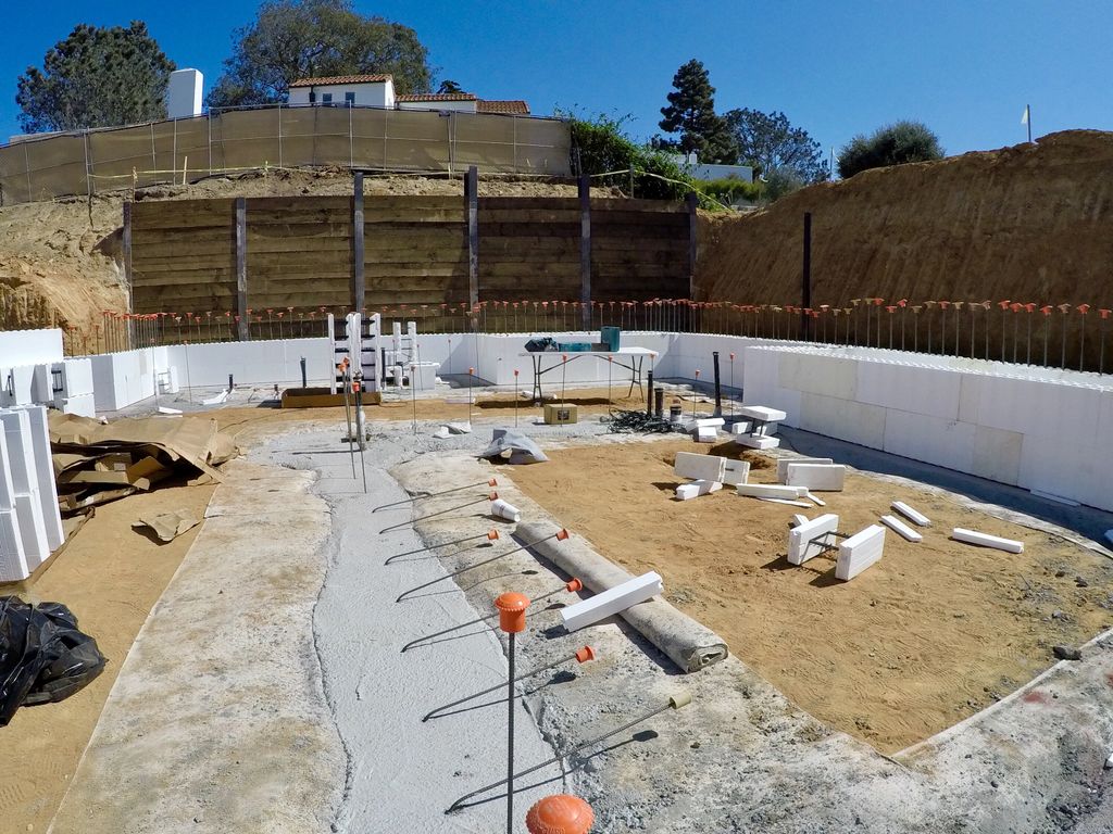 FormingSolution's tweet photo. Try laying 350-400 block & leaving job sites this clean. One of the small perks in #ICF #InsulatedConcreteForms #zerowaste #buildresposibly https://t.co/CtbXAKsT6X