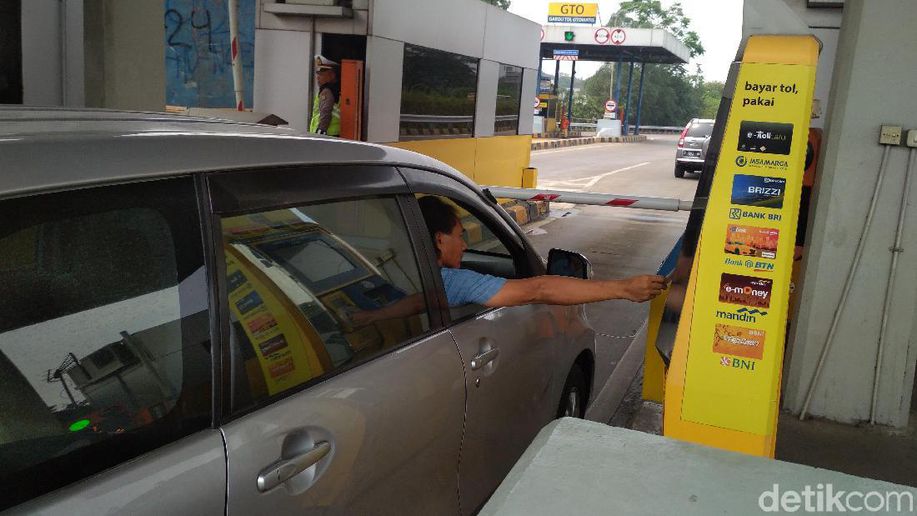Pembayaran Sudah Non Tunai, Petugas Pintu Tol Jasa Marga Kerja Apa? detik.id/6A9ogI via <a href="/detikfinance/">DetikFinance</a>