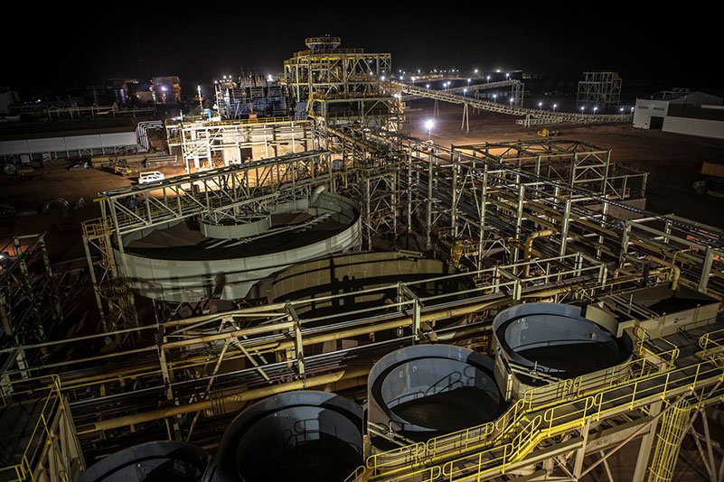 MiningMagazine's tweet photo. B2 pours first #gold at Fekola in #Mali https://t.co/aqp0Ty5y0g #mining #miningews #africa https://t.co/n9SJqo4E5M