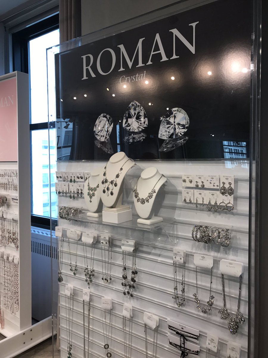 AccessoryNews's tweet photo. Thank you @RomanSunstone for hosting #retail2022 with @carolyn_cohen! https://t.co/KjynNs1ov7
