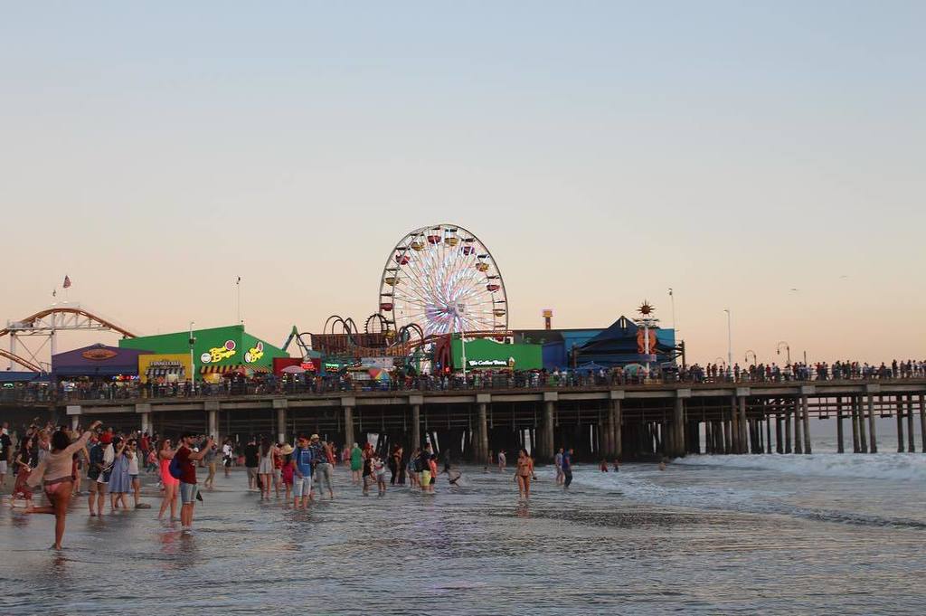 laurajlacy's tweet photo. Ended my #onedayinLA last Friday with sunset at the #santamonicapier🎡...great way to cap the day. https://t.co/Lh4M3OgJv9 https://t.co/MlpD3m5YbK