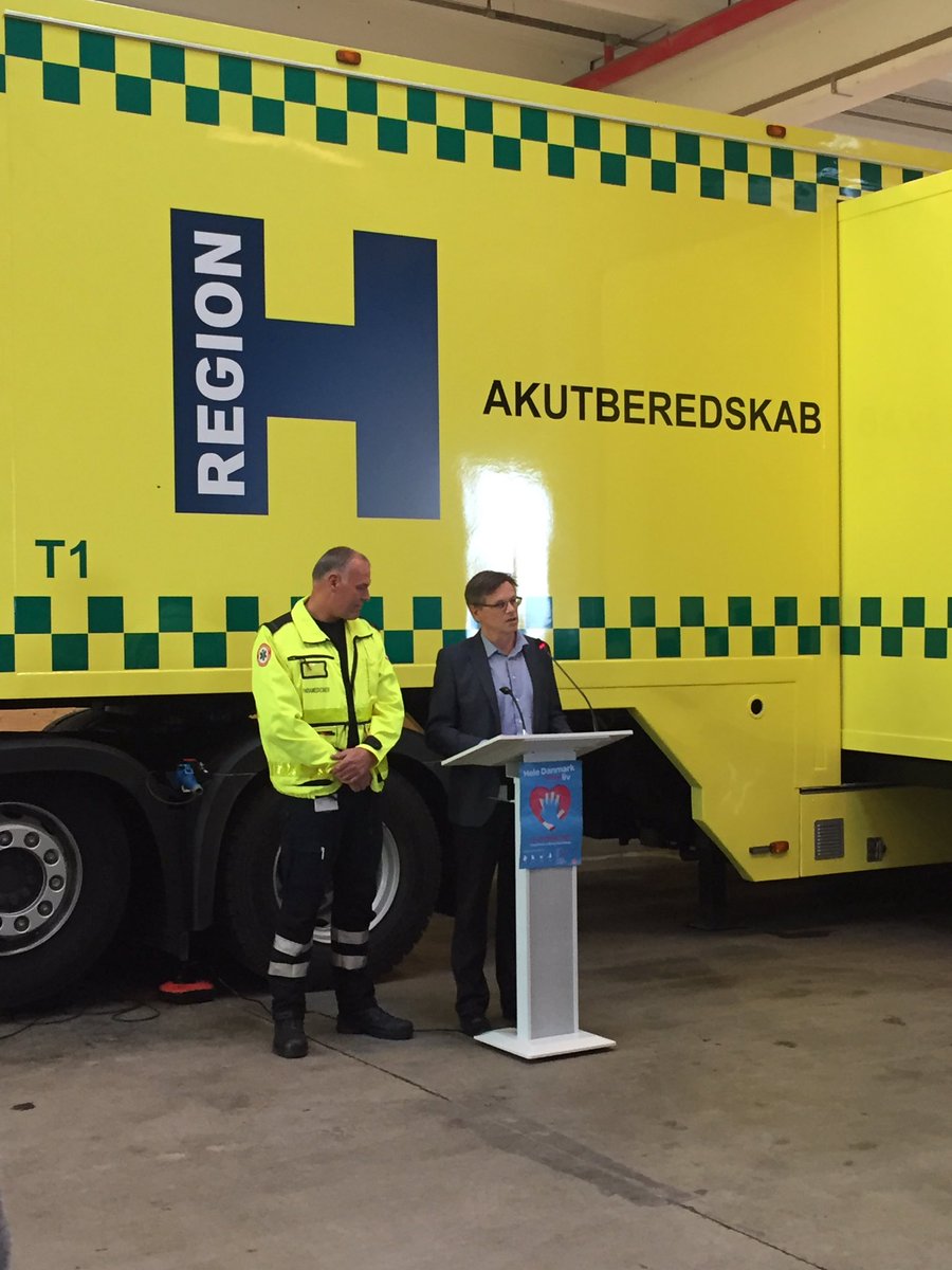 c_stausholm's tweet photo. @FreddyLippert indvier den nye mobile behandlingsplads @RegionH https://t.co/jrfNnXTkXo