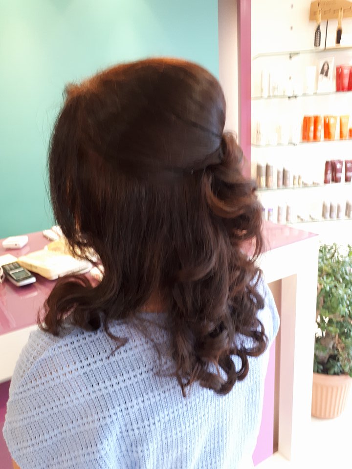 queenbhair1's tweet photo. Lovely work by Laura today #curlyblowdry #halfupstyle for client heading to after #wedding party #HappyFriday #FridayThe13th https://t.co/GeU6fxx5op