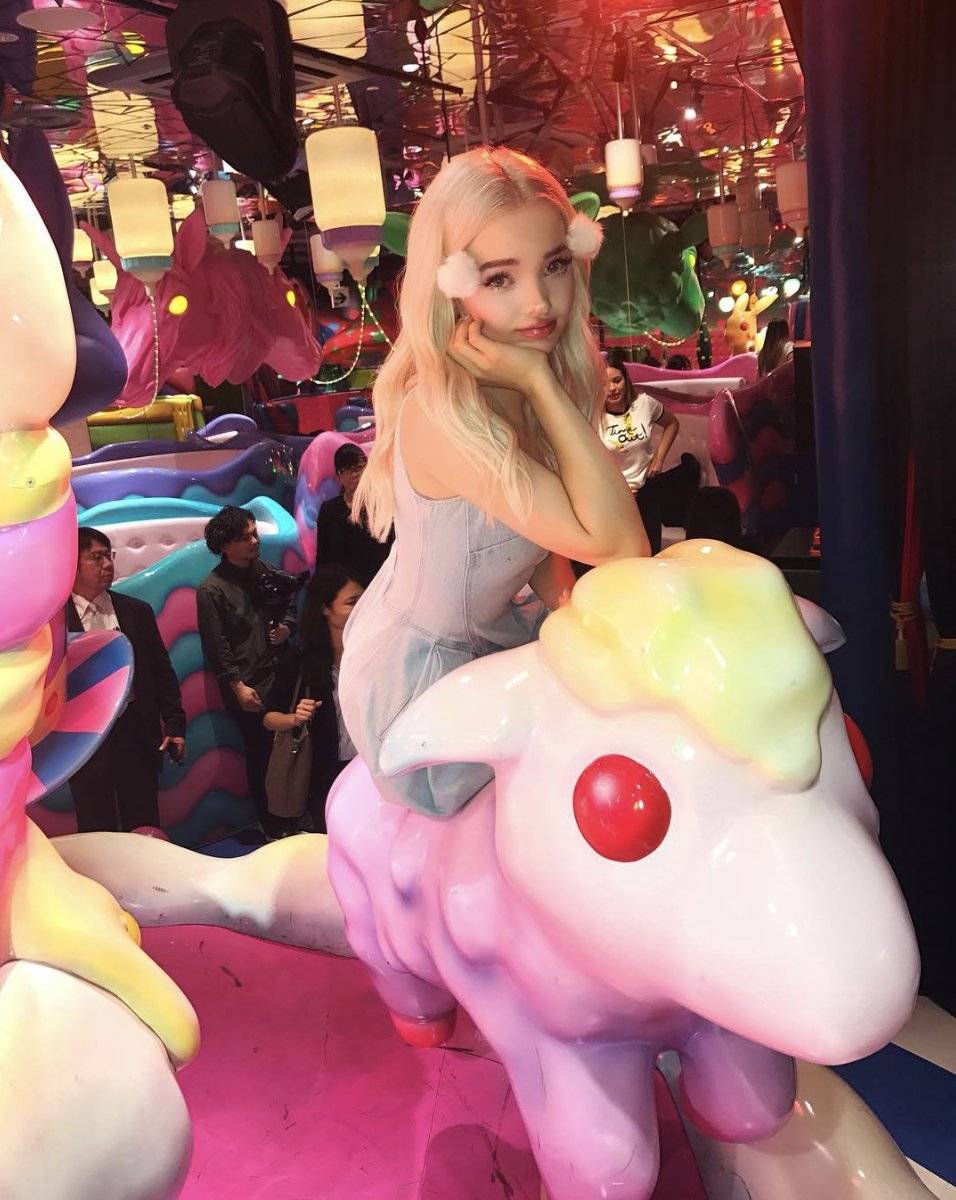 capital_buzzz's tweet photo. 🎀@DoveCameron is an irl manga character and that's that🎀 https://t.co/SlWAtXD7y0