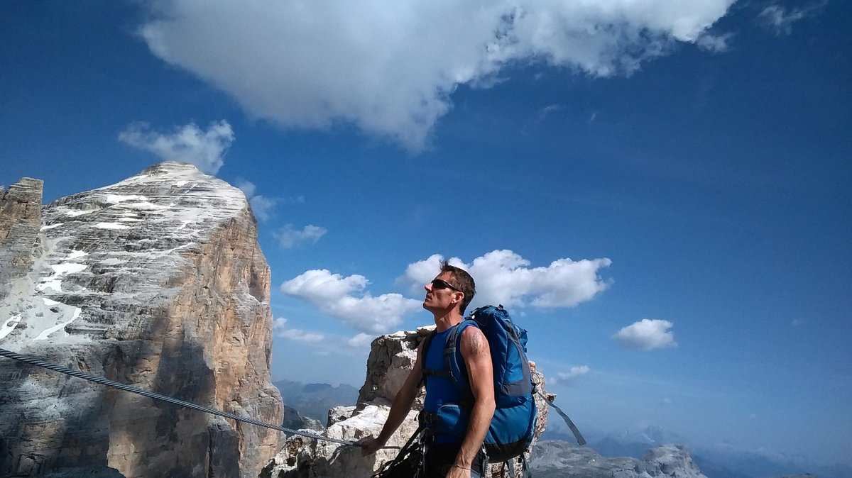 Ivan87996975's tweet photo. #dolomiti #Tofane #ferrate
Peccato che la funivia rovini il panorama.... https://t.co/6nzkTOTxVY