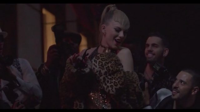 TSwiftLA's tweet image. “All the 1989 tour dancers are here and they’re playing paparazzi... my favorite paparazzi of all time” - Taylor in a new LWYMMD bts video