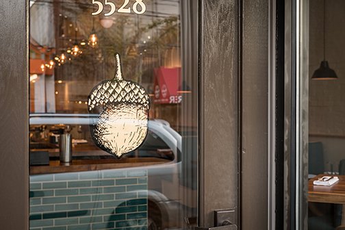 mossArchitects's tweet photo. mossArchitect’s design approach for @Acornpgh was one of simplicity in materiality and color palette. The design subtlety evokes a sense of Scandinavian modernity yet with an intentional un-polished, non-serious approach. Photo credit: Anthony Musmanno https://t.co/PGlS7YyTyN