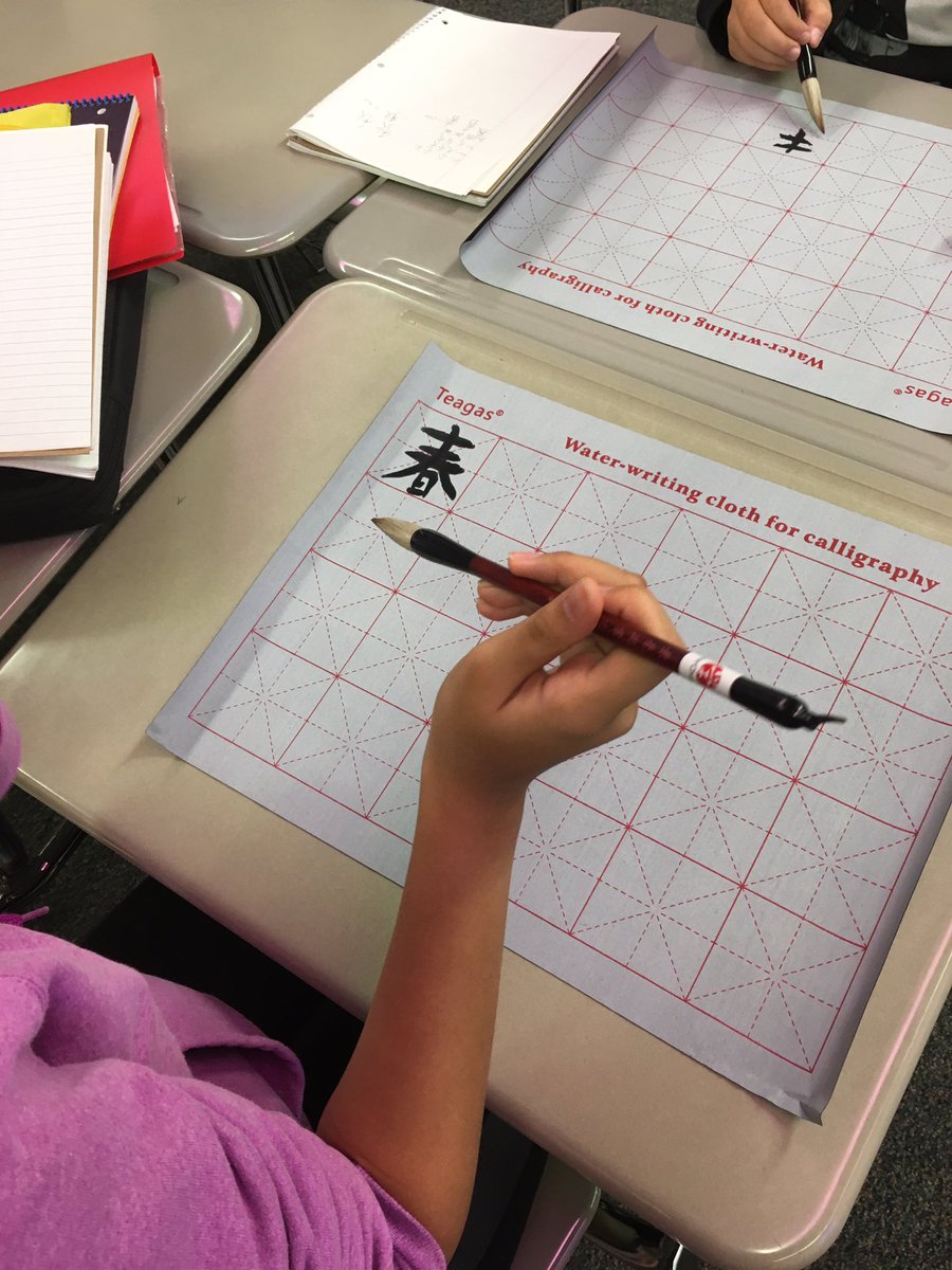 MHoffmann62's tweet image. #ExplorersWeek @CCSD93 @JSPrincipalD93 Students exploring Chinese culture through calligraphy #shufa