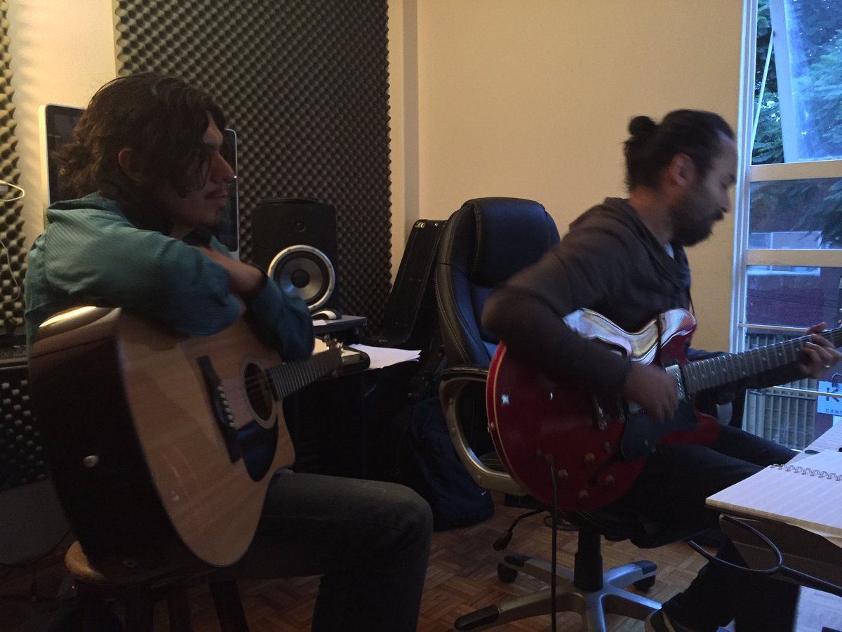 celesticamx's tweet photo. Han sido tiempos difíciles pero ya estamos de vuelta #nextsingle #celestica #MUSICLOVER #pop #rockpop #fender #guitarplayer #acousticguitar https://t.co/CmlNKFg6mj