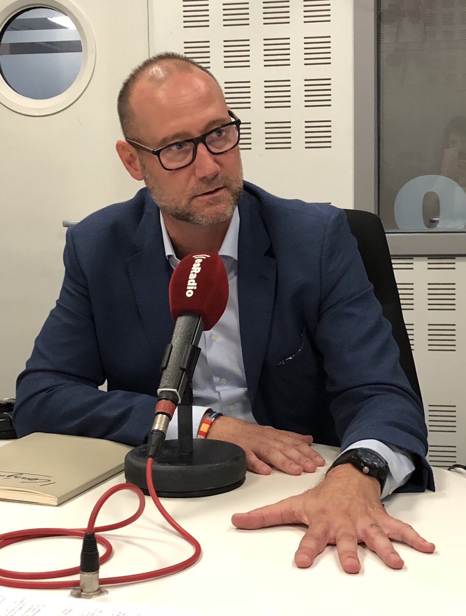 RadiotecaDieter's tweet photo. Estamos hablando con @pgaguado sobre el adoctrinamiento y el señalamiento en los colegios de #Cataluña @esRadio https://t.co/yGGDJssiEq