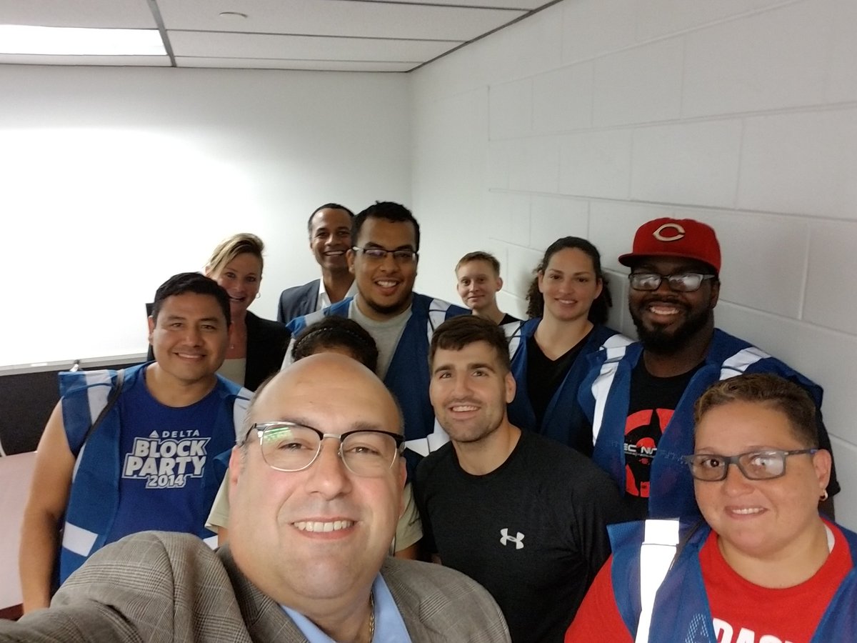 Hanging with a group of  new Orlando preloaders that will impact the future of our company!
#proudUPSers!