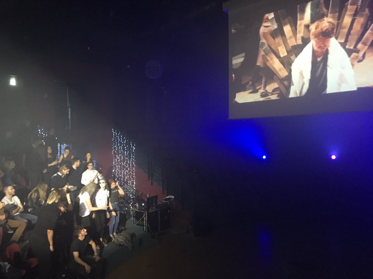 yschools_edu's tweet photo. Victoire de l'équipe #GameOfThrones ! Quel travail ! Bravo à tous ! 😃🎉 #TheVoiceIsYours #MusicWeek2017 https://t.co/vqX9CuslBl