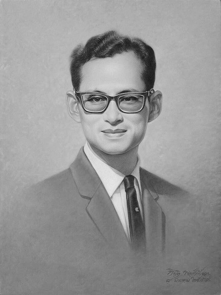 STanyalak's tweet photo. 365วันแห่งความอาลัย น้ำตาท่วมหัวใจไม่เคยลืม #13Oct2017 #kingbhumibol  #condolences #kingrama9  #คิดถึงพ่อ  #ธสถิตในดวงใจนิรันดร์ #เต้ยเชียร์ https://t.co/c1t0Ok6PVO