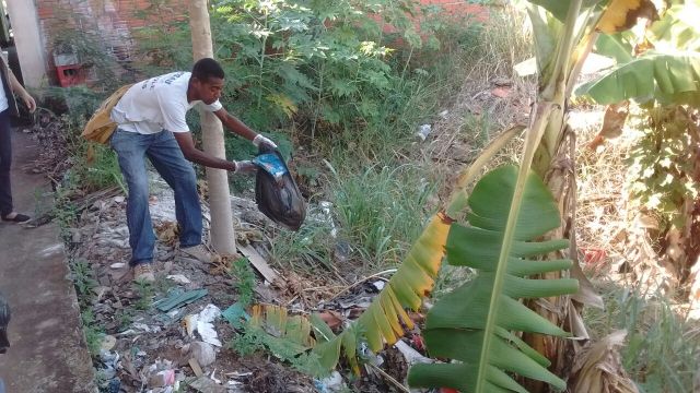 combatadengue's tweet photo. Alunos e moradores de Aquidauana (MS) receberão prêmios pelo combate à #dengue. Confira: https://t.co/9j0tnA51xi https://t.co/ZfQmq6OQc6