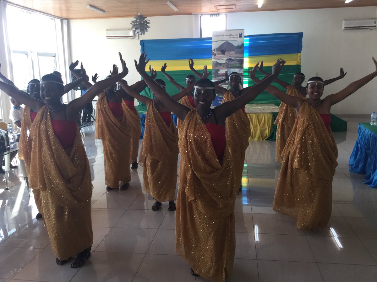 RwandaMuseums's tweet photo. Itorero rya G.S Ste Marie ririzihiza ibirori byo gutaha imurika rishya #Ingoro y'ibidukikije -Karongi https://t.co/GoMZuAqDln