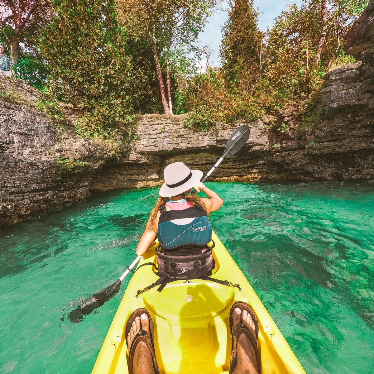 Roamaroo Travel בטוויטר Kayaking Through Lake Michigan
