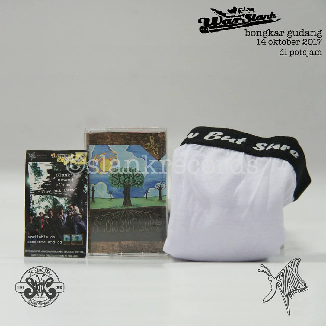 slankdotcom's tweet photo. Lengkapi koleksi kaset #Slank kalian berikut bonusnya! Silahkan melipir ke #PotsJam BESOK siang di #CasseteStoreDay https://t.co/uShRfAUsLB