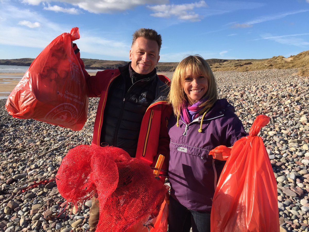 whalesorg's tweet photo. .@michaelastracha supports our #plastic #pollution revolution. So can you! Plastic is #NotWhaleFood https://t.co/UNUxQqDyNT #swapforgood 🐋🐬💙 https://t.co/YhmGhrCnAJ