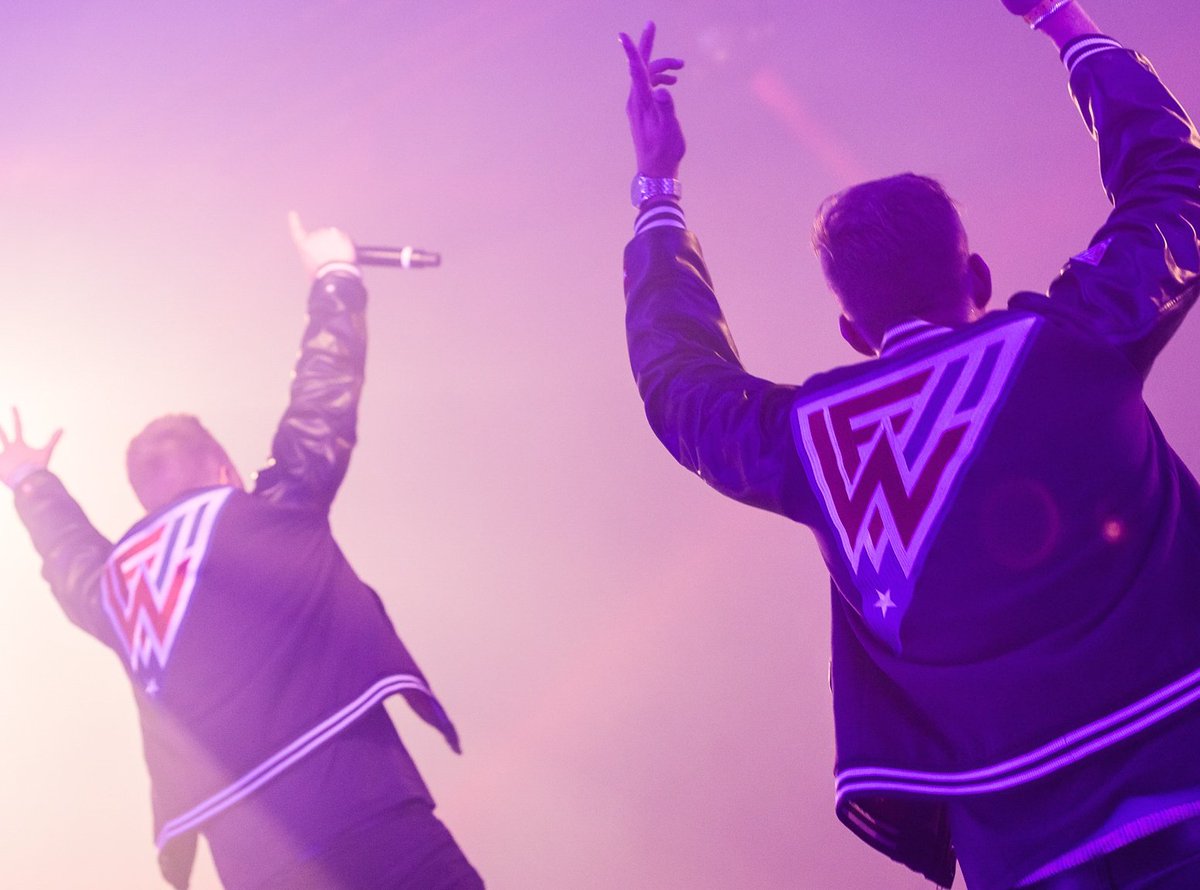 Hands up if you are coming to <a href="/LuckyRijssen/">Lucky Rijssen</a> tonight !! Get your tickets now, we will SELL OUT 👐🔊