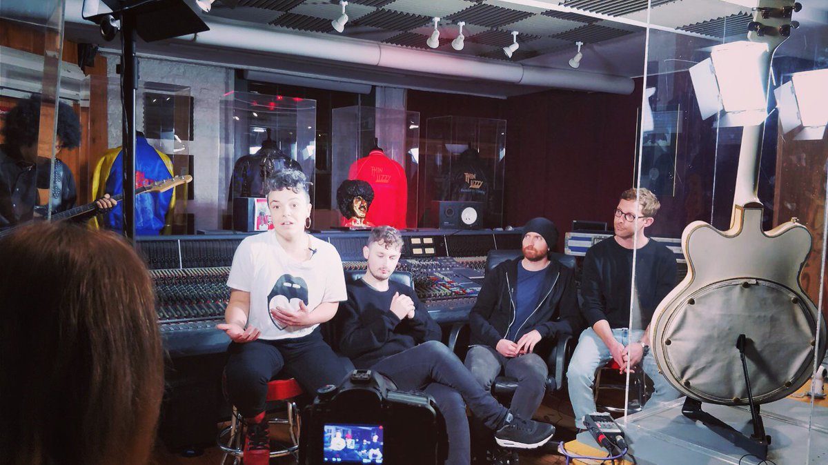 imjackiebeverly's tweet photo. Interviewing @BARQ_music for @TheOB_Blog #MakingWavesDoc while Philo creeps in the background. Lasts nights chats were 👌🏻 📸 @therasmonian https://t.co/4S6Rp3dk2z