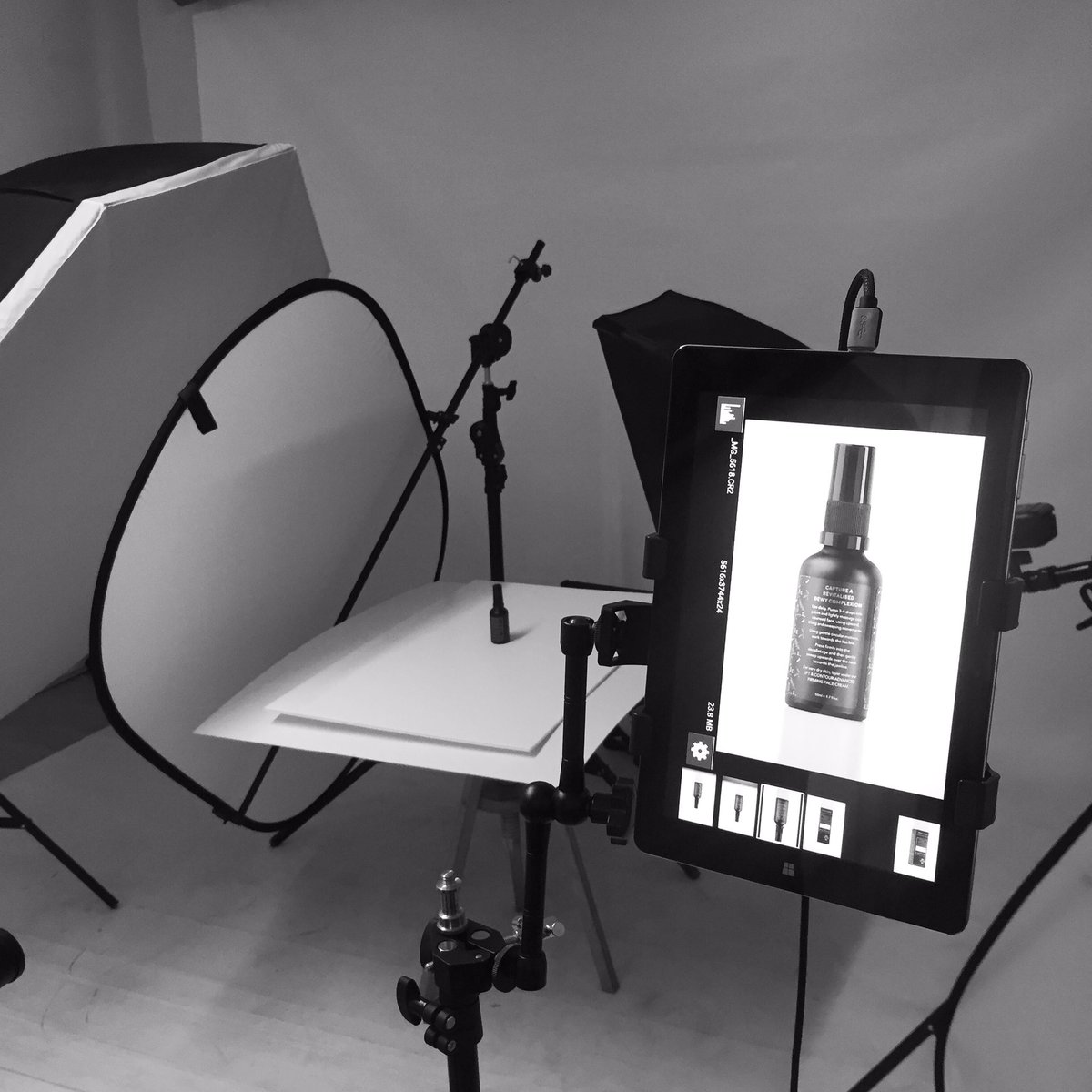 EssentialleSkin's tweet photo. #essentialle #workinprogress #launch #photoshoot https://t.co/ePX4xr7Fl8