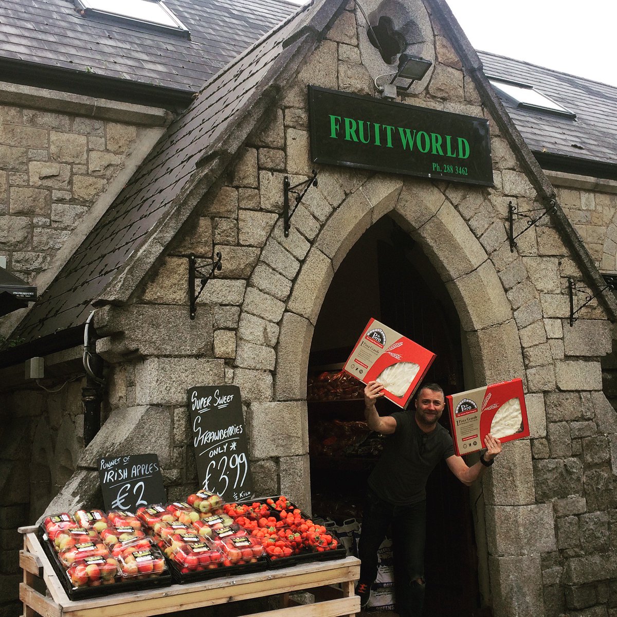 Pizza_da_Piero's tweet photo. We had to deliver extra boxes of #Pizza Grandes to Fruitworld #stillorgan
That's your weekend sorted! #healthychoices #Vegan #FreshToppings https://t.co/9dZPUHFcf8