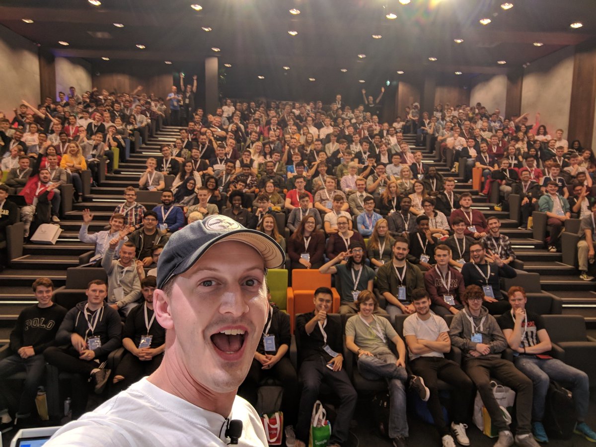 I'm here with 400 of my new best friends from Irish compsci and engineering institutions! 😀 <a href="/lifeatgoogle/">Life at Google</a> #GoogleTechIE