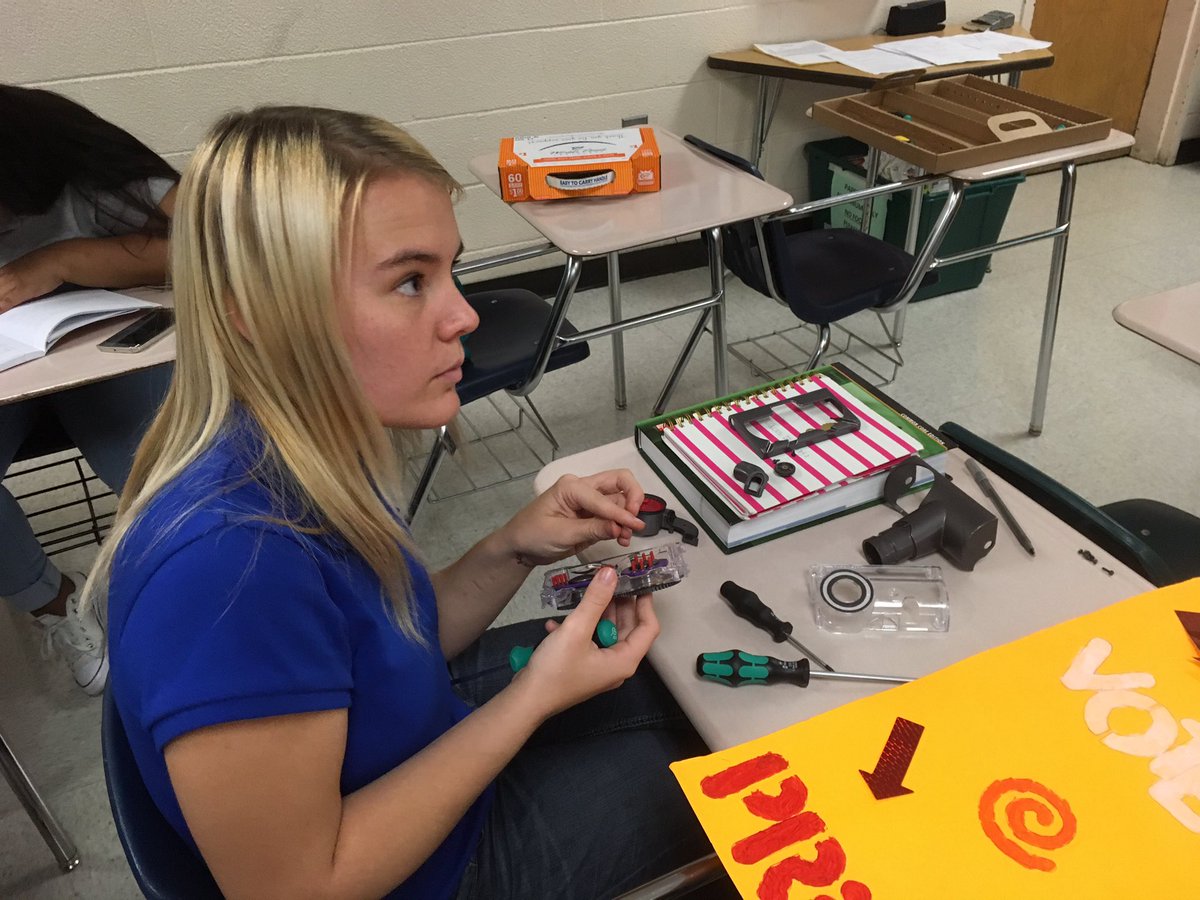 JohnedwClark's tweet photo. Thank you Dyson for bringing hands on reverse engineering science to Deltona High physics! @JDF #vcscience #engineeringbox https://t.co/1Ts8hRqtod