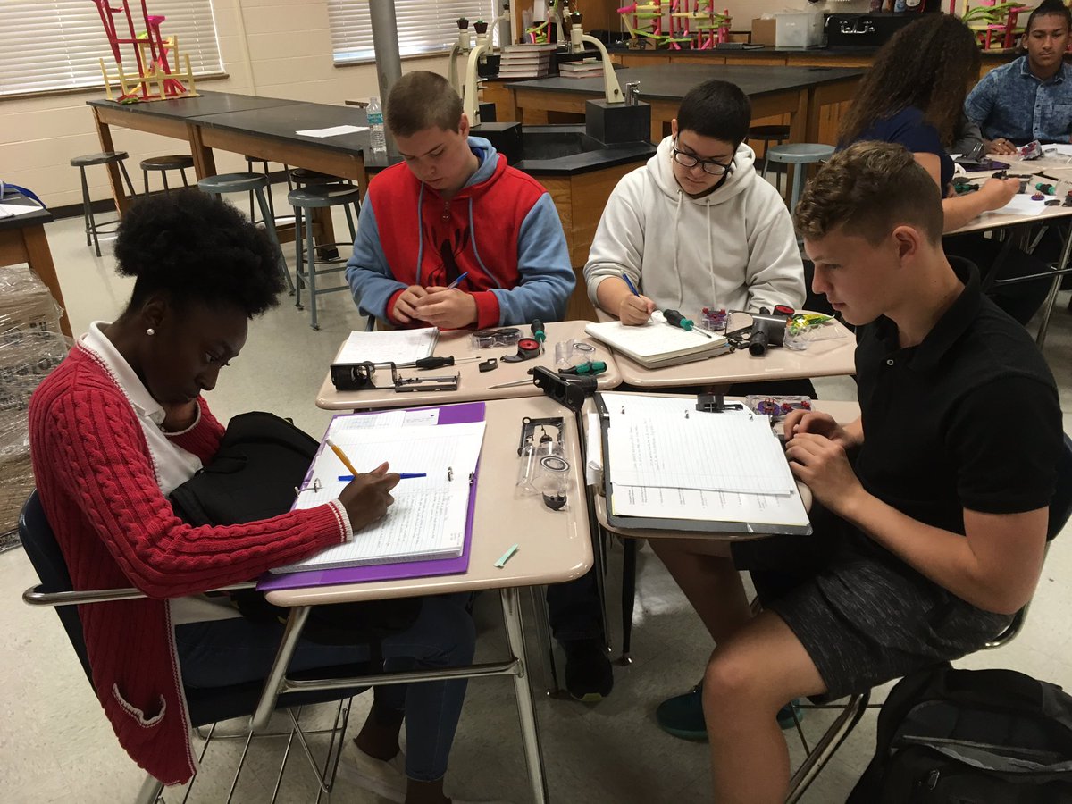 JohnedwClark's tweet photo. Thank you Dyson for bringing hands on reverse engineering science to Deltona High physics! @JDF #vcscience #engineeringbox https://t.co/1Ts8hRqtod