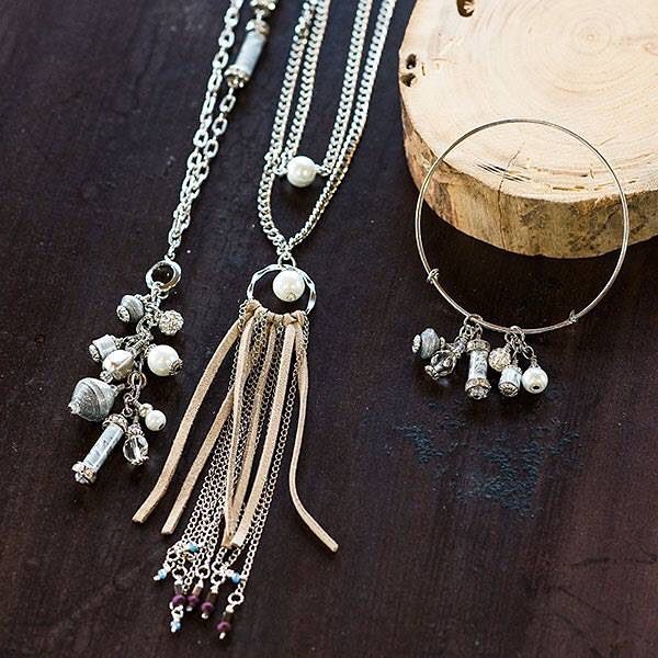 ViBellaJewelry's tweet photo. Sophisticated and sassy, our Fall 2017 products are on-trend with an ethical twist!  #recycled #upcycled #weekendf… https://t.co/fE5NpyoKWj https://t.co/zaHaEgDHAQ