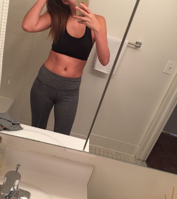 Salope23ans's tweet photo. Viens me prendre comme une chienne : https://t.co/s9Bxcadjo8 je suis excitée et je mouille à travers mon legging #coquine de plus de 20 ans https://t.co/hXlpRBQhCA