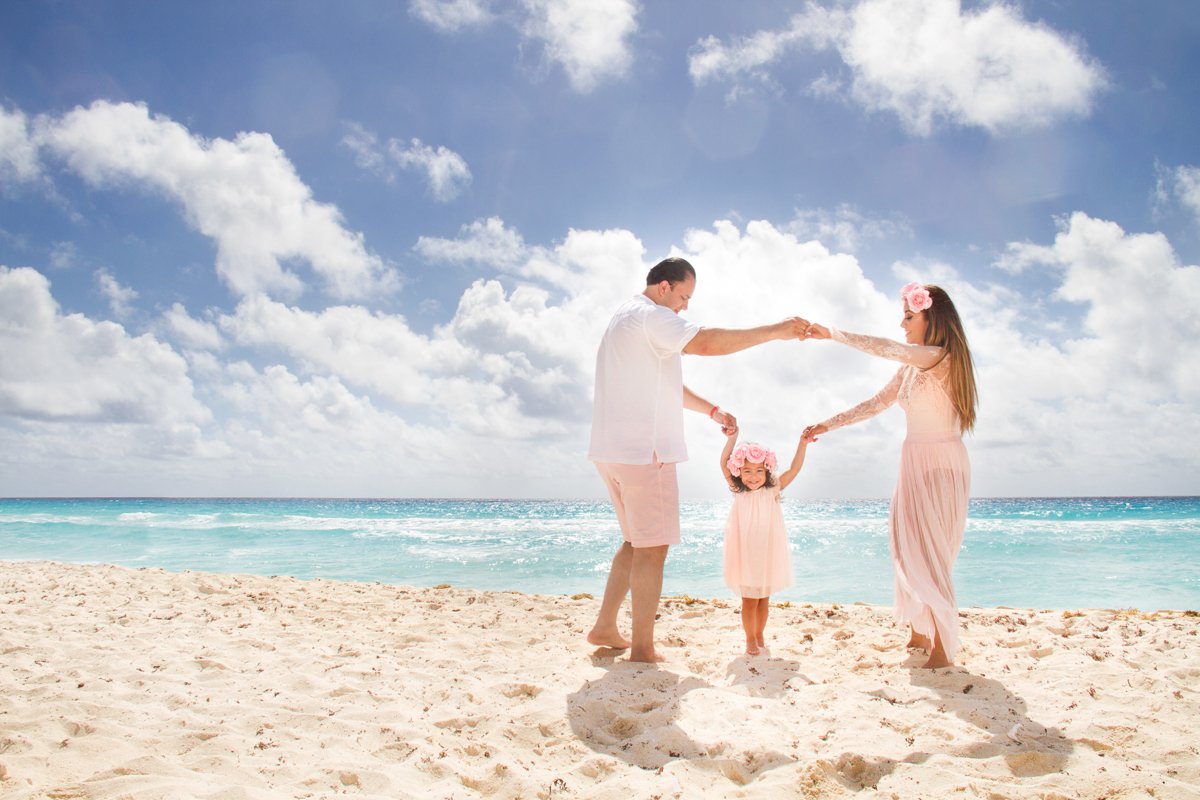 BesameMuchofoto's tweet photo. #Cancun #vacation #familysession #love #FelizFinde #playadelcarmen #RivieraMaya #mexico https://t.co/YDDhvbmKFN https://t.co/QGOFg91Aje
