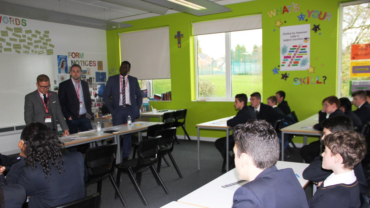 Miss Buckley's Y9 business class did a fantastic job presenting their ideas in today's dragon's den. Thank you to our dragons @DWF_GoFurther