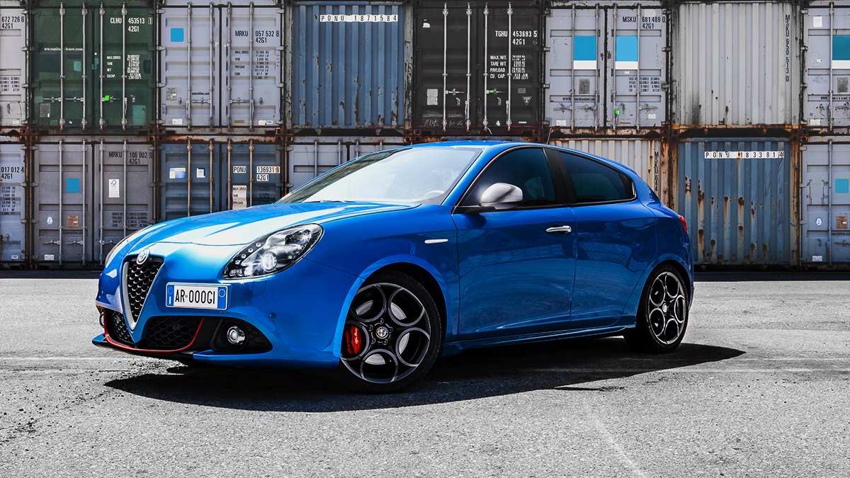 New trim for #GiuliettaSport: 17" alloy wheels and side skirts in Blue Misano make it even more aggressive. #LaMeccanicaDelleEmozioni