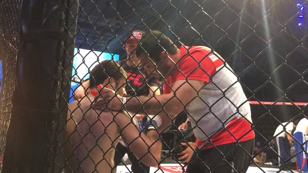 eagles_mma's tweet photo. Тренер Eagles MMA Равид Ахундов секундирует одного из бойцов #FNG77 Шамиля Джахбанова https://t.co/gucBJbB2LJ