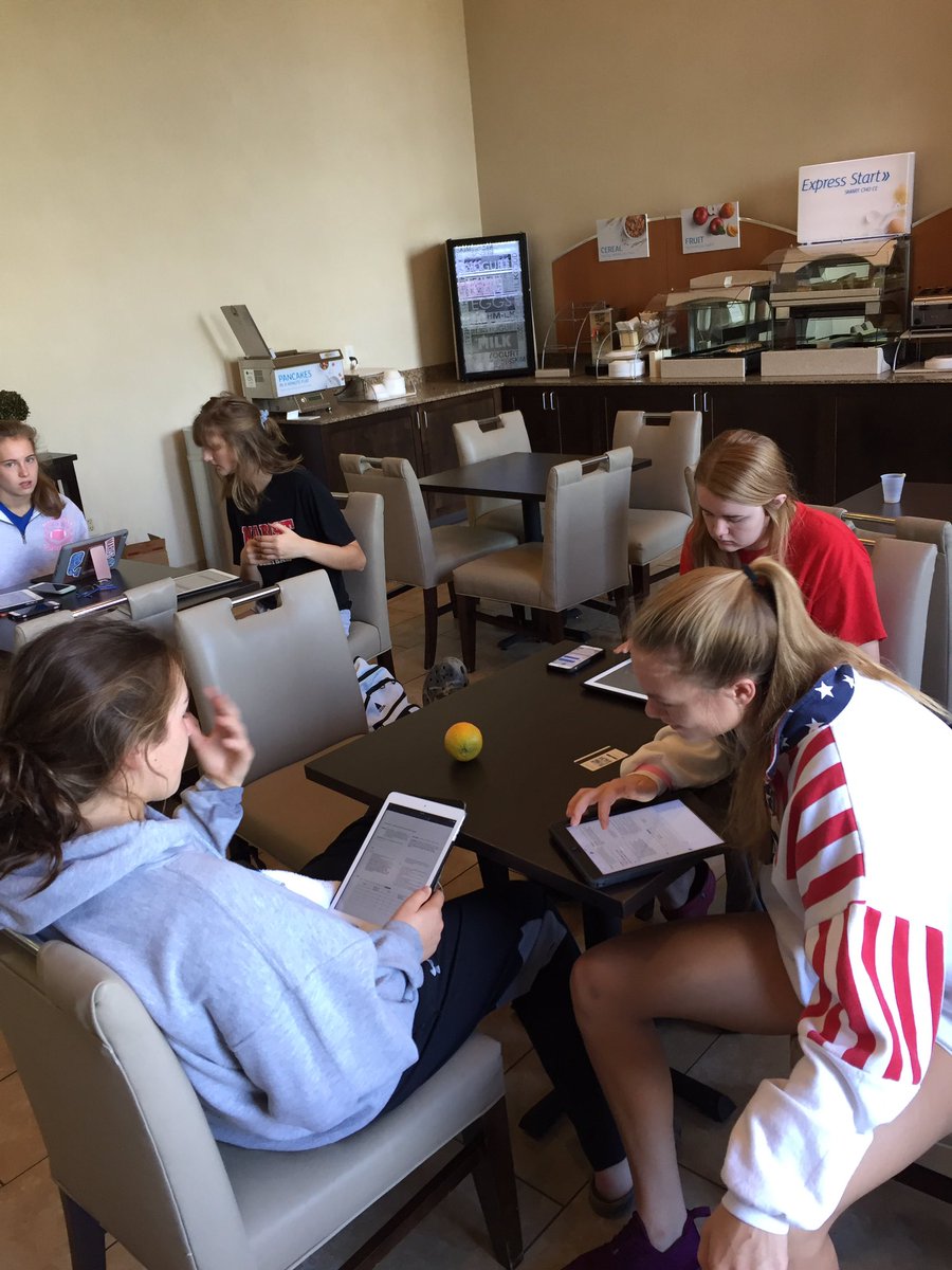 RedHawkVB's tweet photo. Study tables after a big W to start day 2! Check #programsnap for live updates today! #ProgramInKC #RoadTrip 📚😎 https://t.co/UdNOE3Aqvt