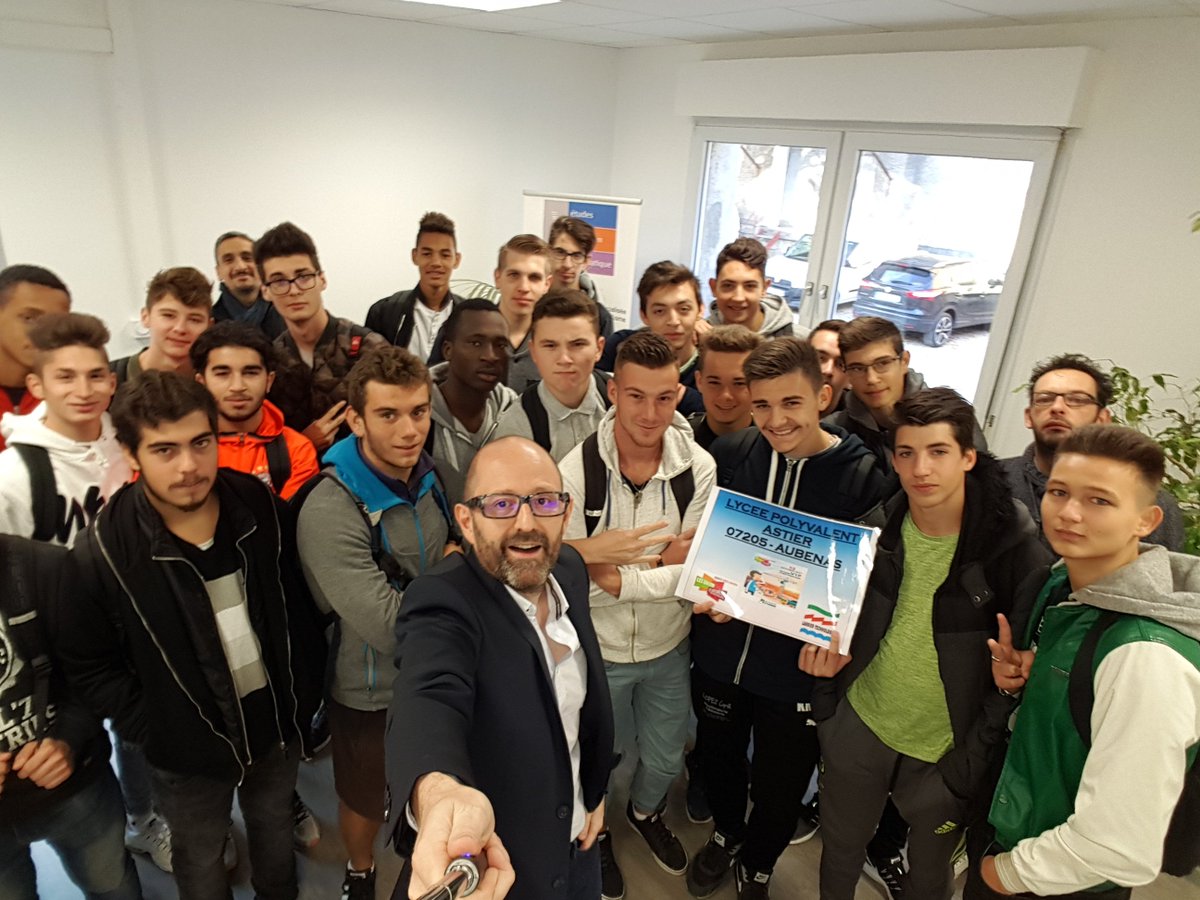 Très heureux de ce bel échange entre <a href="/LargierTechno/">Largier Technologie</a> et le Lycée Astier (Aubenas) lors des #coulissesdubatiment <a href="/btp0726/">Fédération BTP 26/07</a> [9-10/10]. Merci !