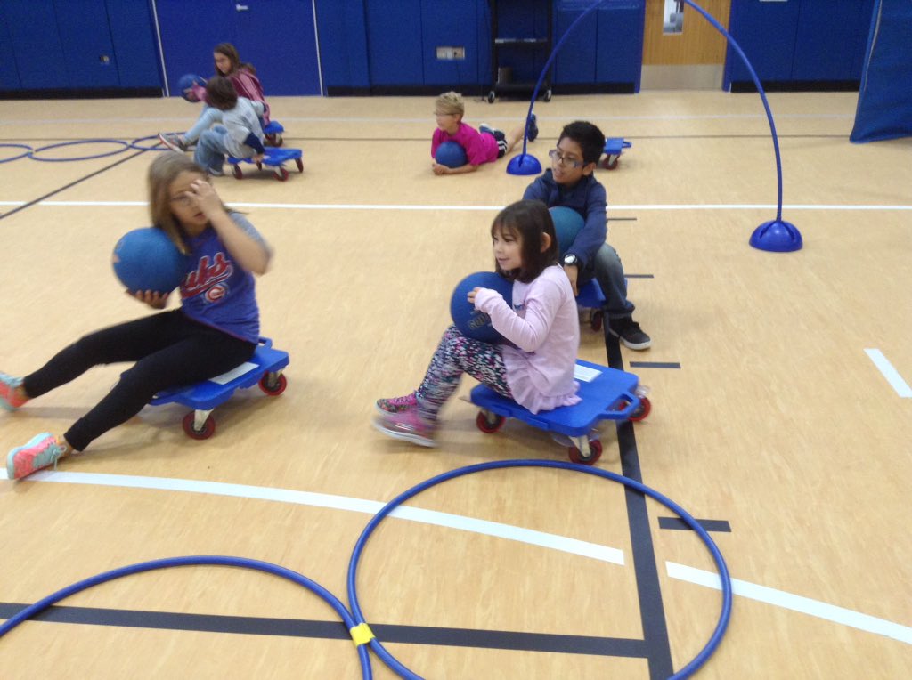 TheMrsCrow22's tweet photo. 5th graders helping our buddies!  #kindness2017 peers helping peers @AmyPinski @WindsorWildcats #APE #heartcourse https://t.co/P8369ikNLx