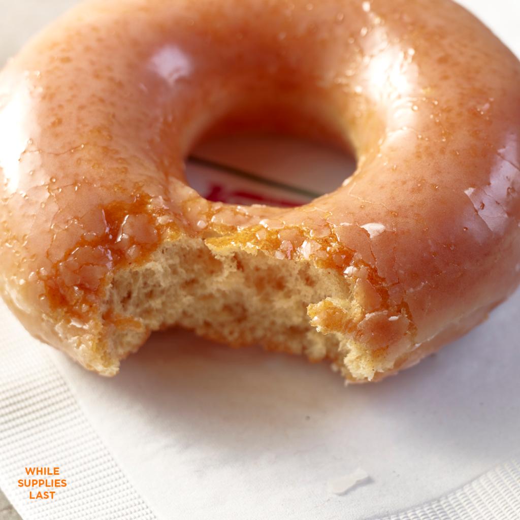 krispykreme's tweet photo. This #FridayThe13th is your luckiest ever! #PumpkinSpice Original Glazed Doughnuts tonight after 5pm. #FridayNightSpice (US/CAN) https://t.co/wN5oPmdgTT