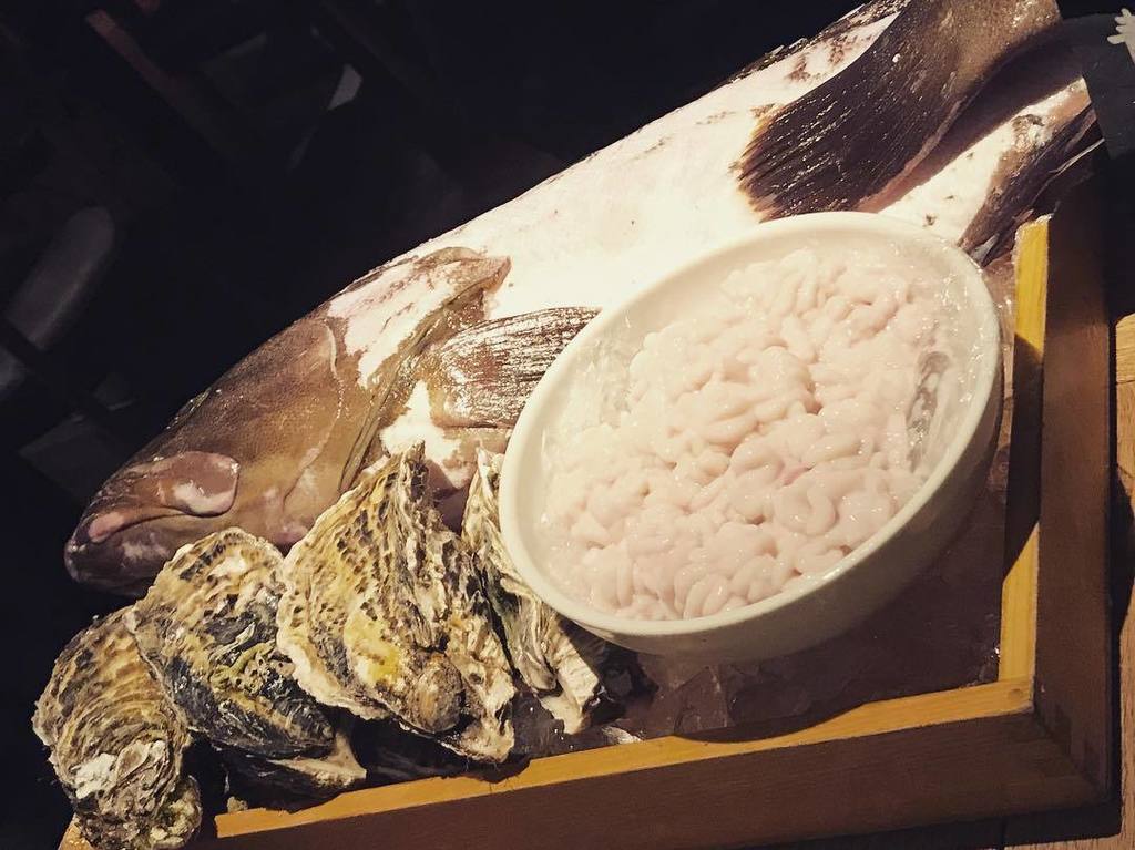 rikafiorentina's tweet photo. クエと生牡蠣と白子❤️ #grouper ? 🐟 #oyster and #softcodroe #shirako
#tokyo #kitchennakamura #yum https://t.co/7pu5gsiGhx https://t.co/InLUZgi7du