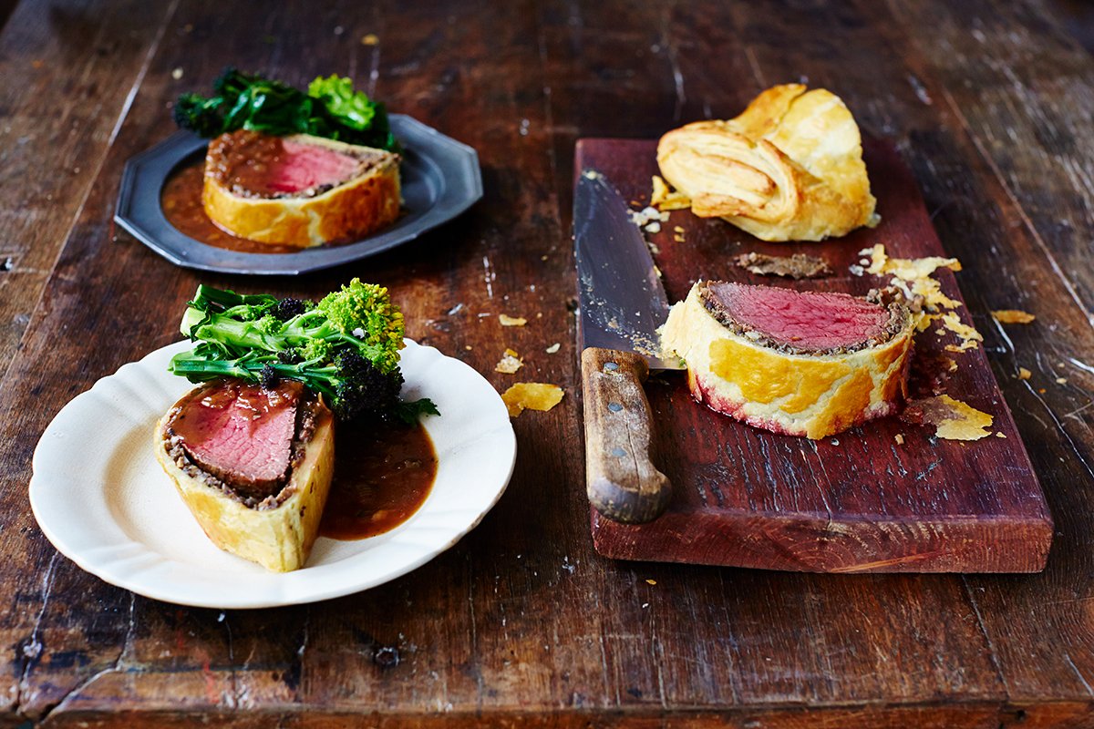 jamieoliver's tweet photo. Gorgeously juicy beef, crisp and golden pastry – here's how to make the PERFECT beef Wellington! https://t.co/PVEx4sBgPH https://t.co/oR2hEqeOWH