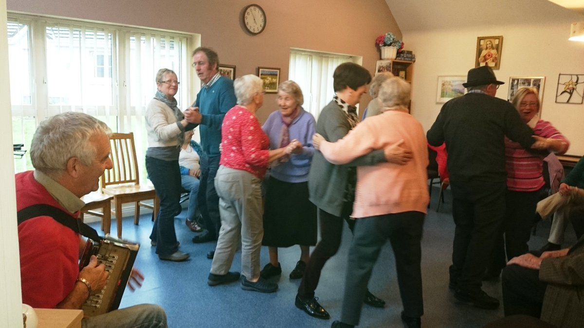 Scoraíocht yesterday in Cois Cille, bhí siad ag damhsa ar feadh an tráthnóna! Next one on: 26/10/17 at Ionad Lae, all welcome😀#mhuscrai