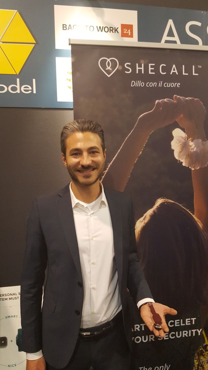 BacktoWork24's tweet photo. Daniele Treccani CEO #Shecall, la #startup selezionata da noi, mostra il bracciale per la sicurezza personale. Tra poco parlerà al talk show https://t.co/MIQQt0RpFF